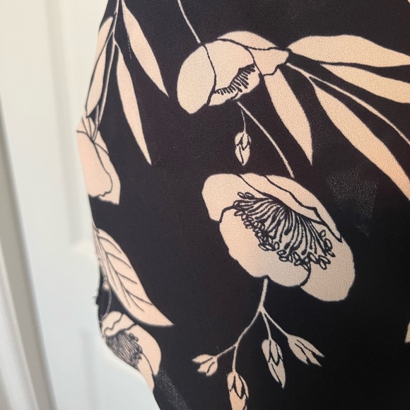 Ann Taylor 474432 Mixed Media Keyhole Tee Size M - Picture 5 of 11